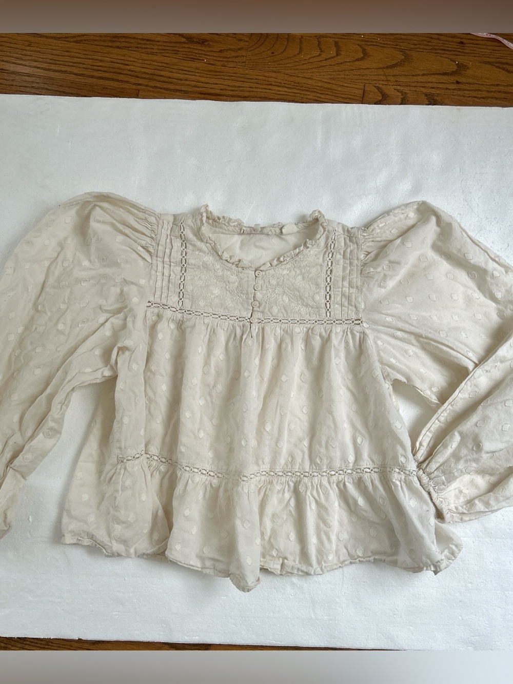 Levi’s Cream long puff sleeve blouse Cottagecore floral embroidery ruffled hem